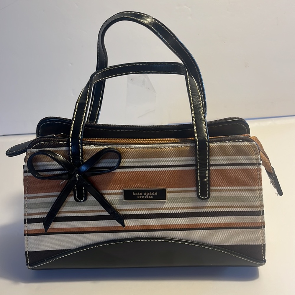 Adorable vintage Kate Spade bow purse 💕